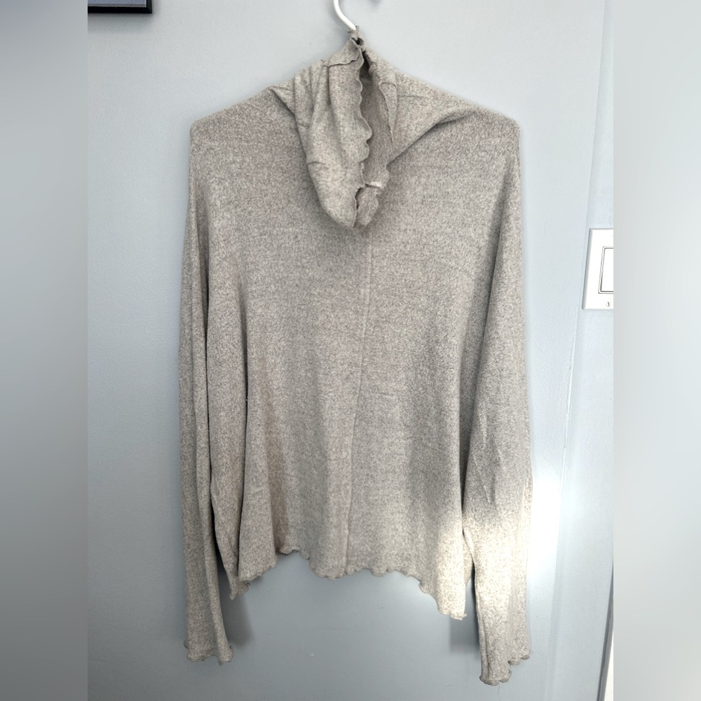 🍁🍁Size large very soft towel, turtleneck and gray